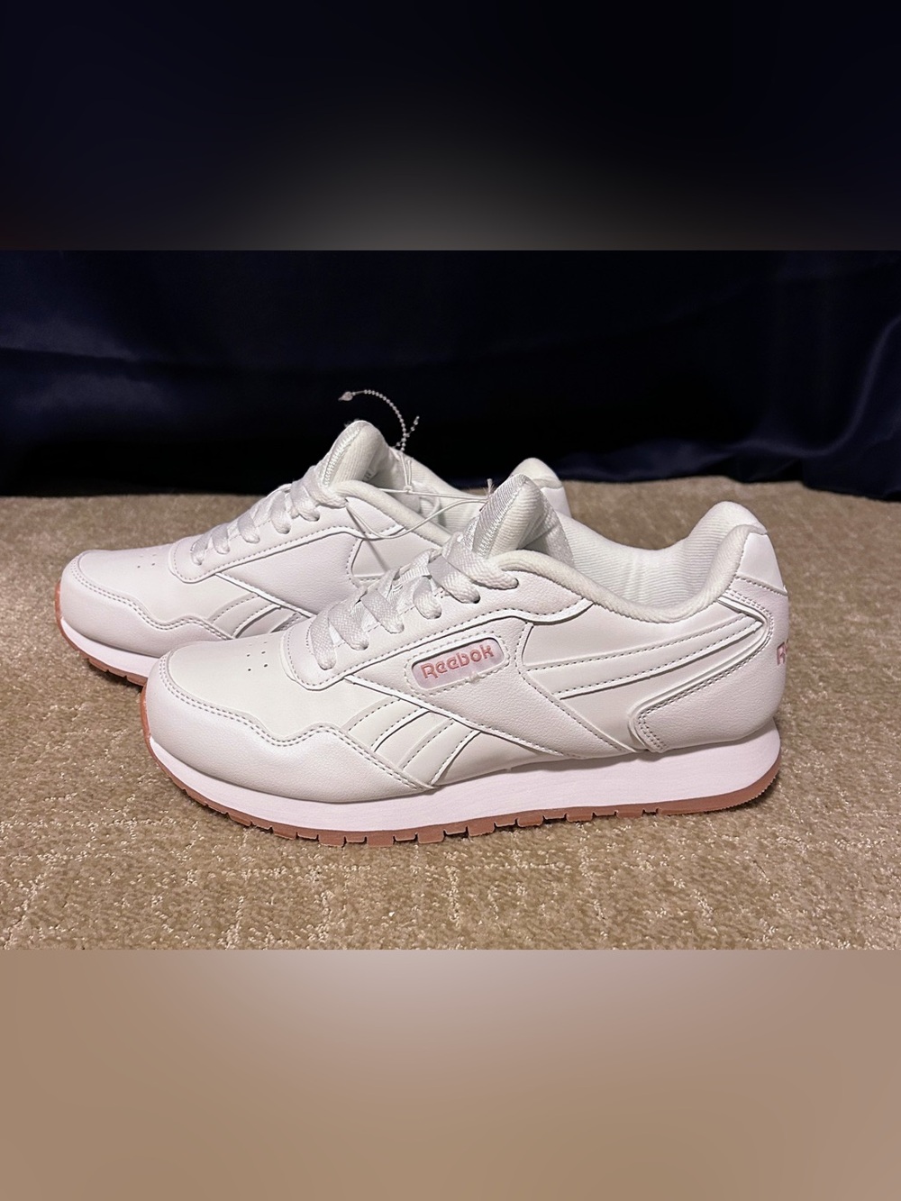 NWOB Women’s Classic White Reebok With Rose Gold Size 7.5
